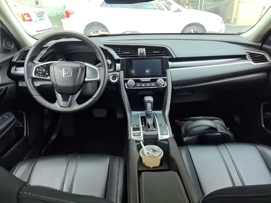 Honda Civic — фото 10
