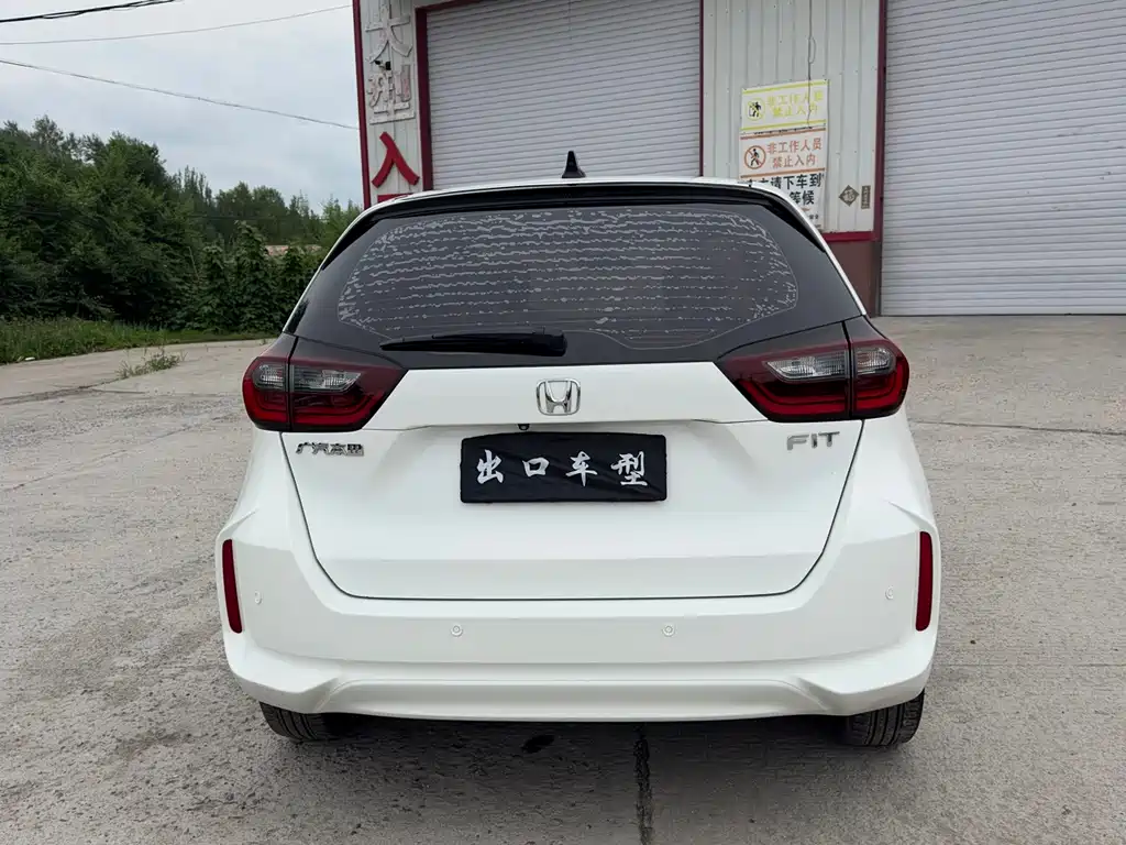 Honda Fit — фото 10