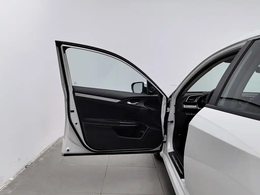 Honda Civic — фото 8