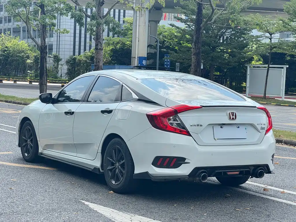 Honda Civic — фото 11