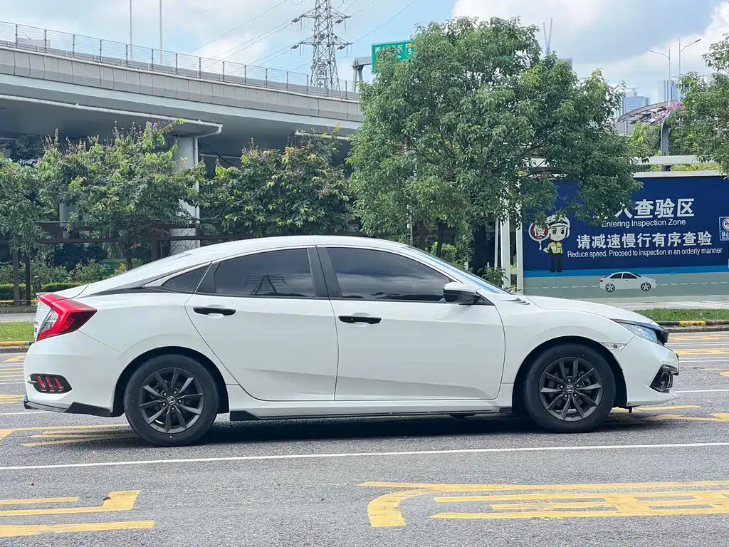 Honda Civic — фото 12