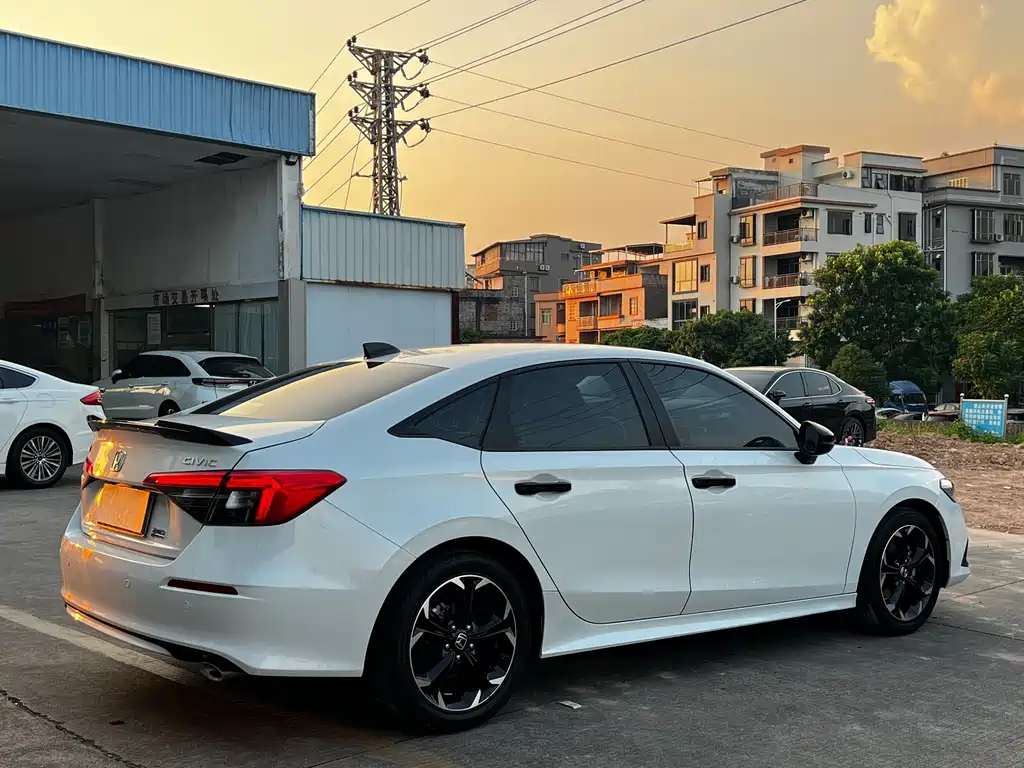 Honda Civic — фото 7