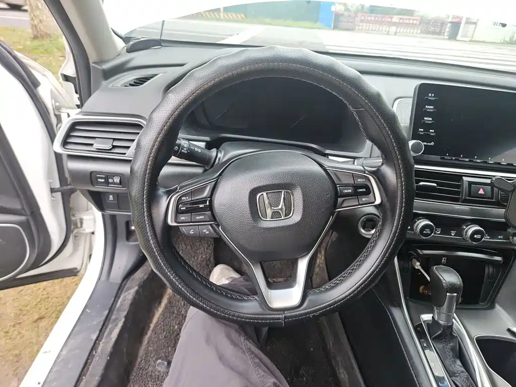Honda Accord — фото 6