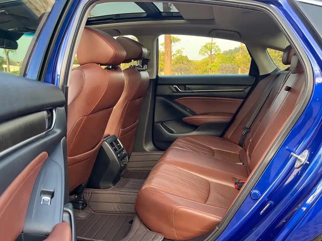 Honda Accord — фото 17