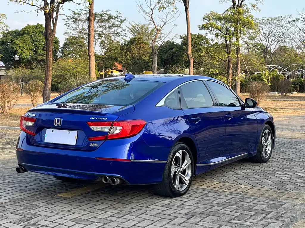 Honda Accord — фото 8