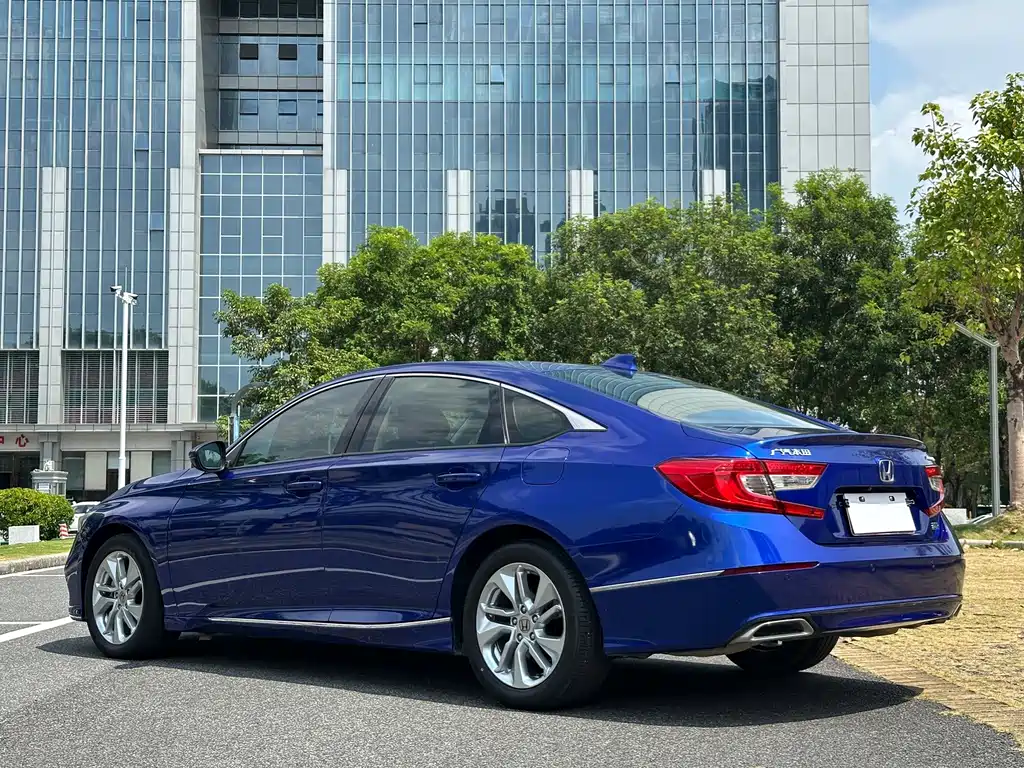 Honda Accord — фото 11