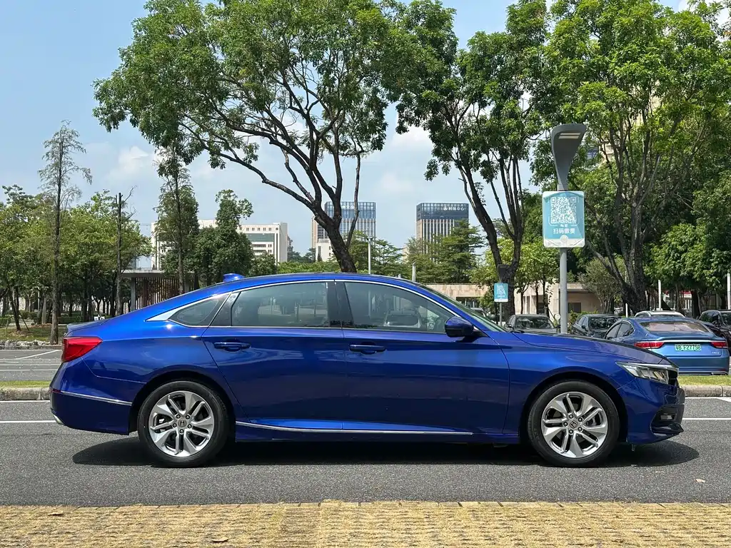 Honda Accord — фото 15