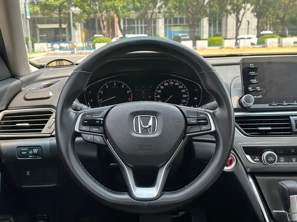 Honda Accord — фото 9