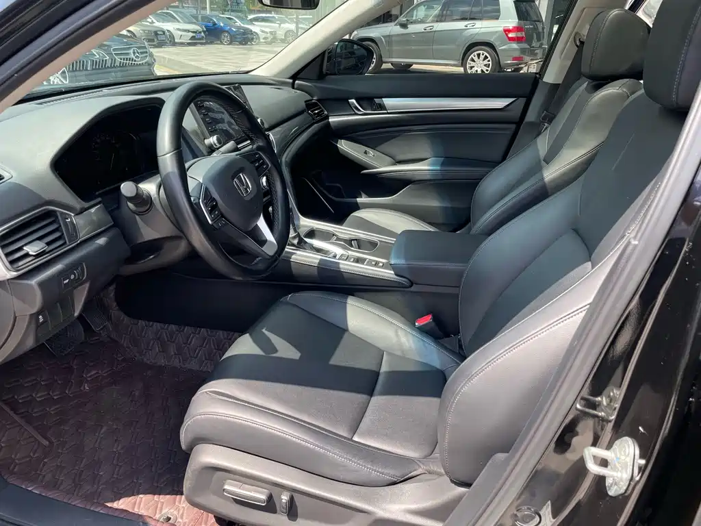 Honda Accord — фото 11