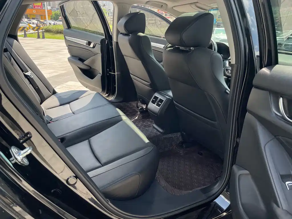 Honda Accord — фото 13