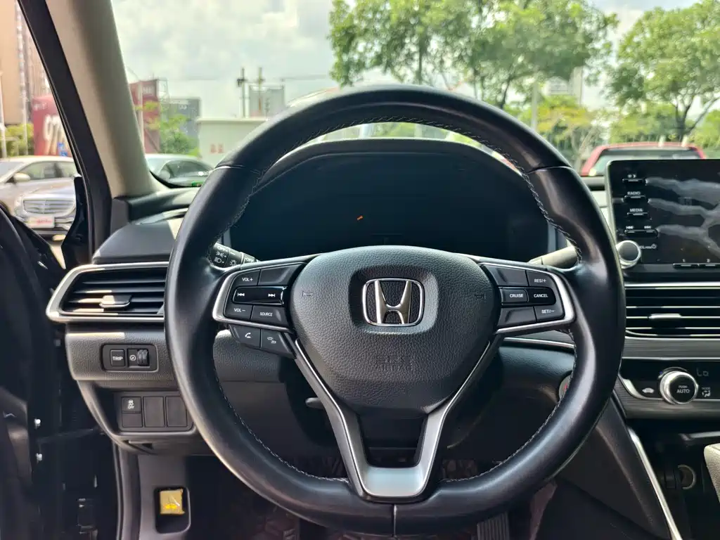 Honda Accord — фото 17