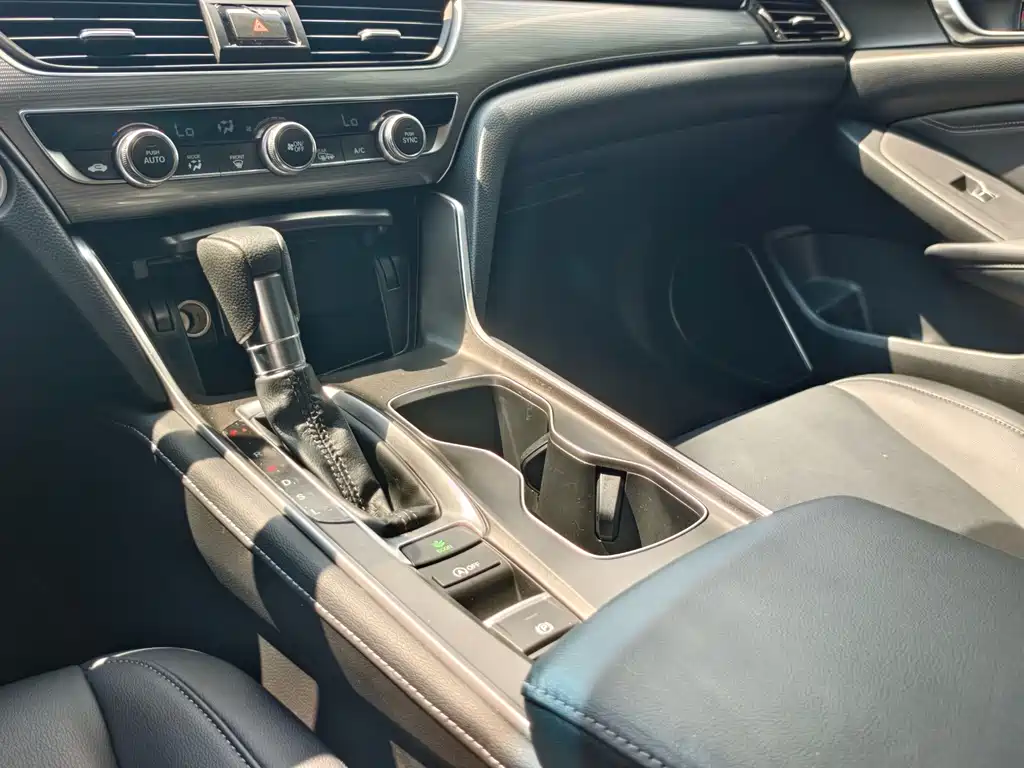 Honda Accord — фото 23