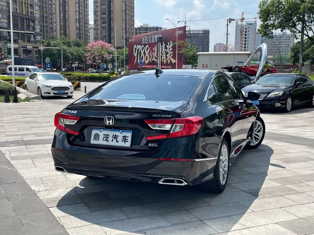 Honda Accord — фото 8