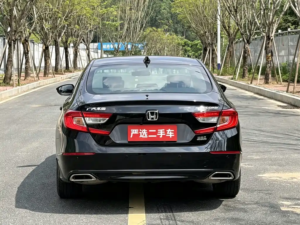 Honda Accord — фото 8