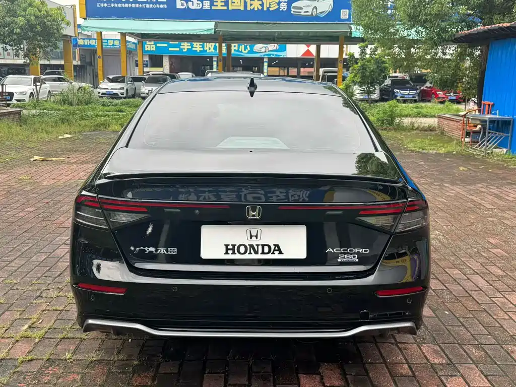 Honda Accord — фото 8