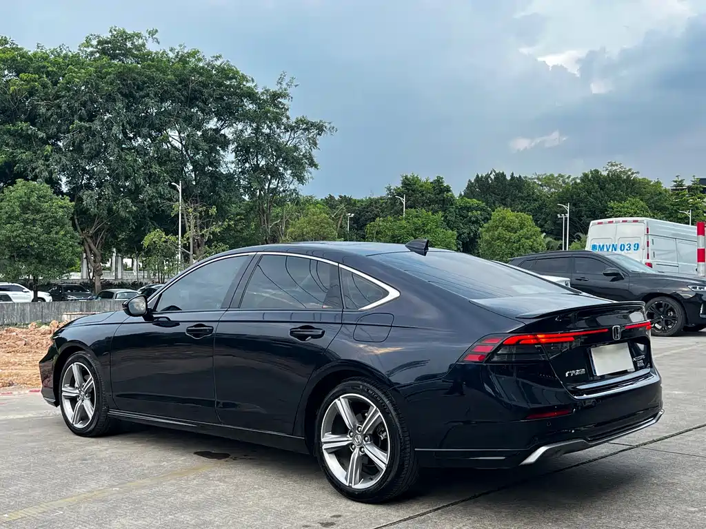 Honda Accord — фото 9