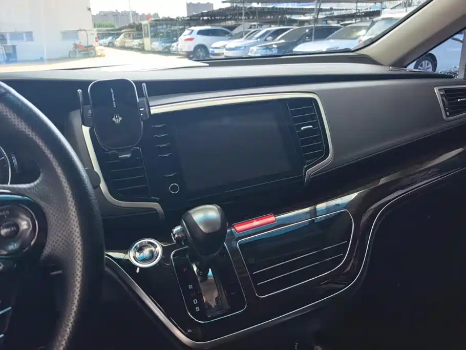 Honda Odyssey — фото 13