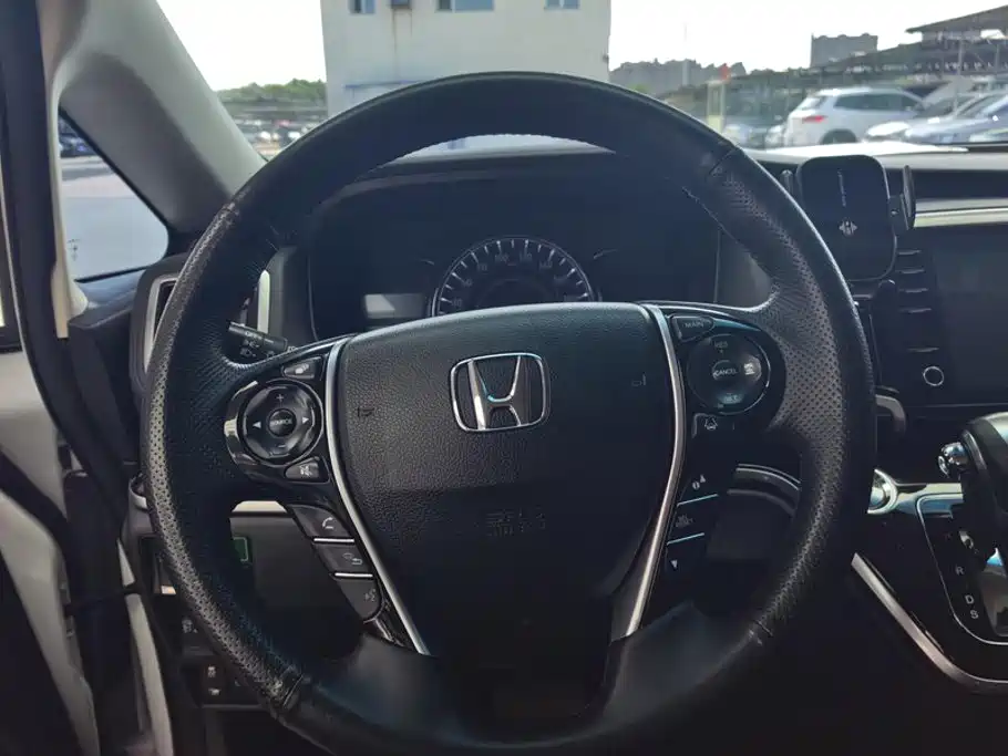 Honda Odyssey — фото 15