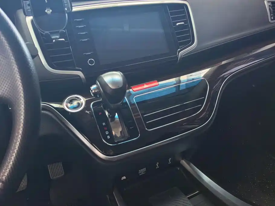 Honda Odyssey — фото 16