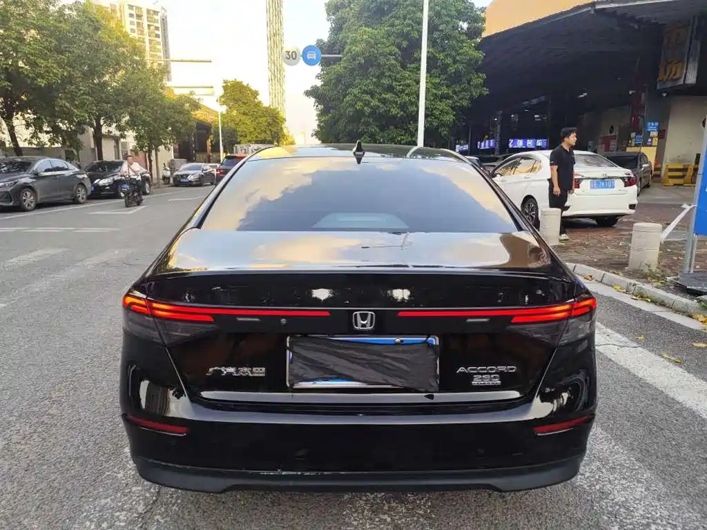 Honda Accord — фото 8