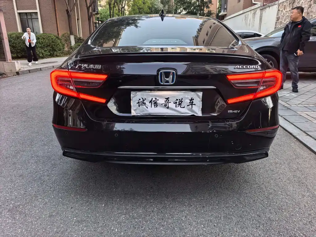 Honda Accord — фото 8