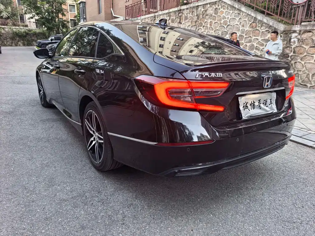 Honda Accord — фото 9