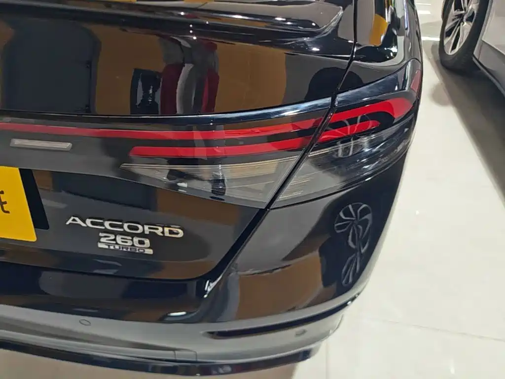 Honda Accord — фото 8