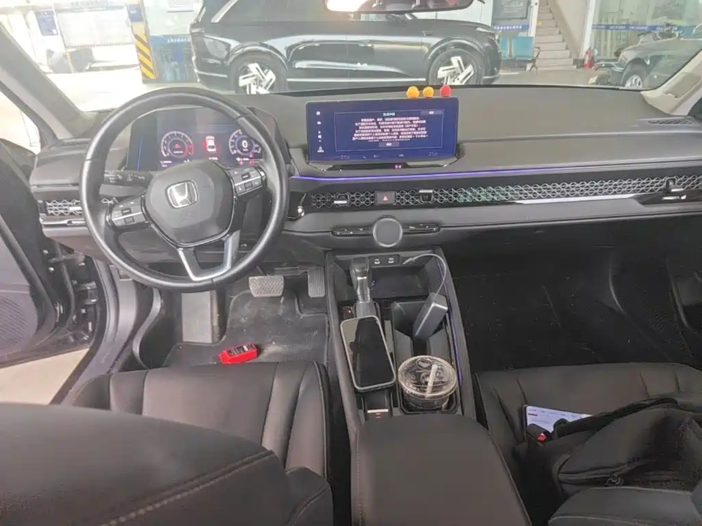 Honda Accord — фото 10