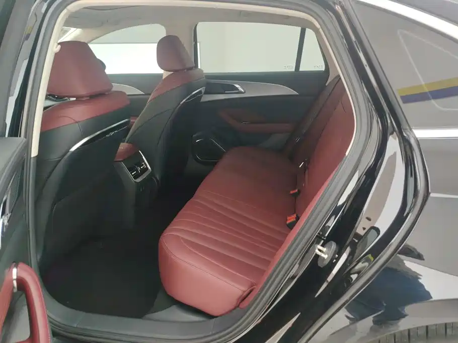 Hongqi Hongqi H5 — фото 11