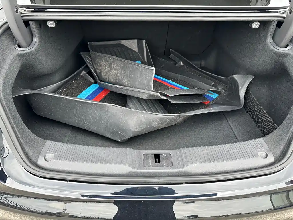 Hongqi Hongqi H5 — фото 19