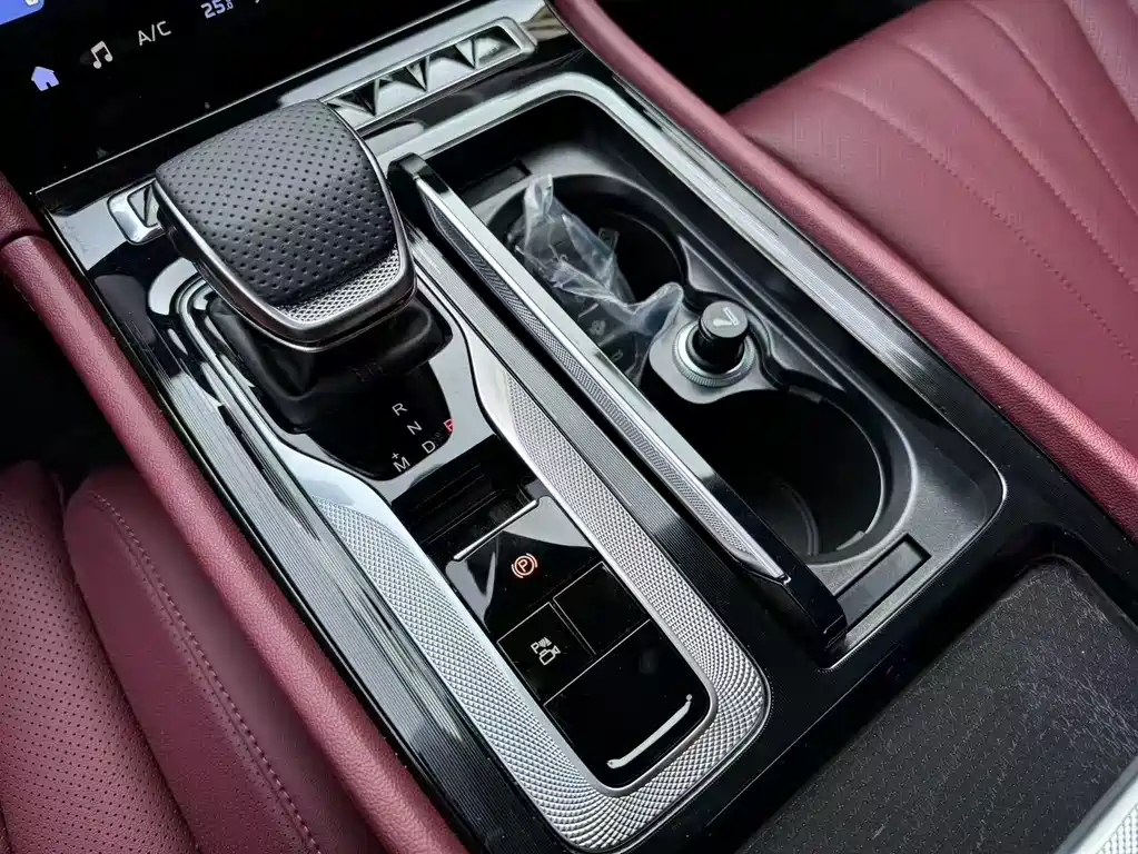 Hongqi Hongqi H5 — фото 10