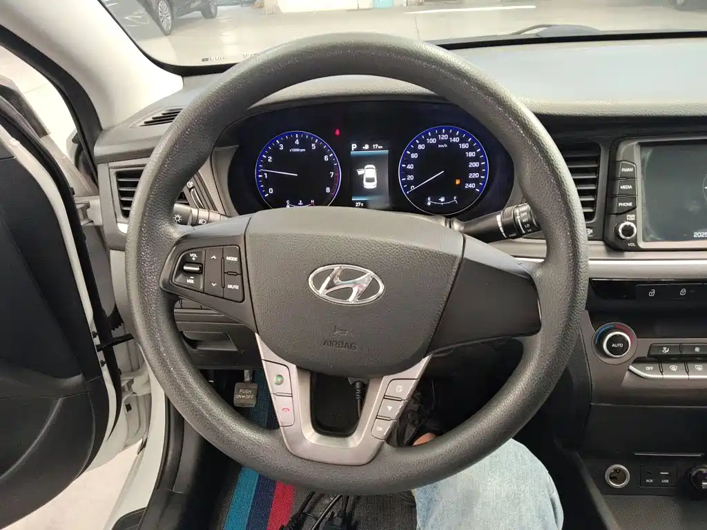 Hyundai Mistra — фото 11