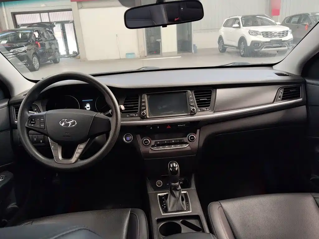 Hyundai Mistra — фото 10
