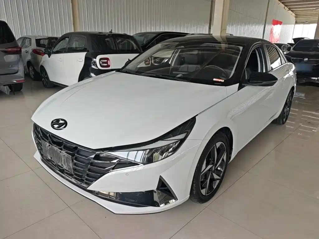Hyundai Elantra — фото 2