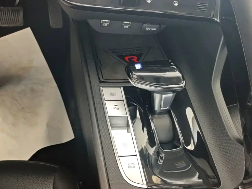Hyundai Elantra — фото 14