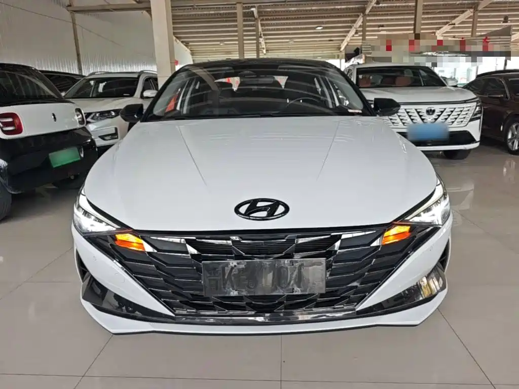 Hyundai Elantra — фото 3