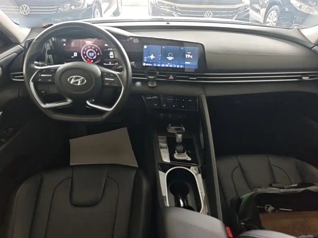Hyundai Elantra — фото 10