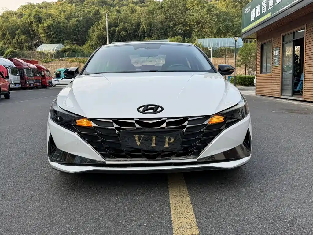Hyundai Elantra — фото 2