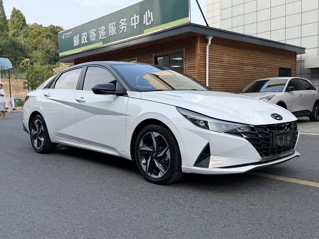 Hyundai Elantra — фото 3