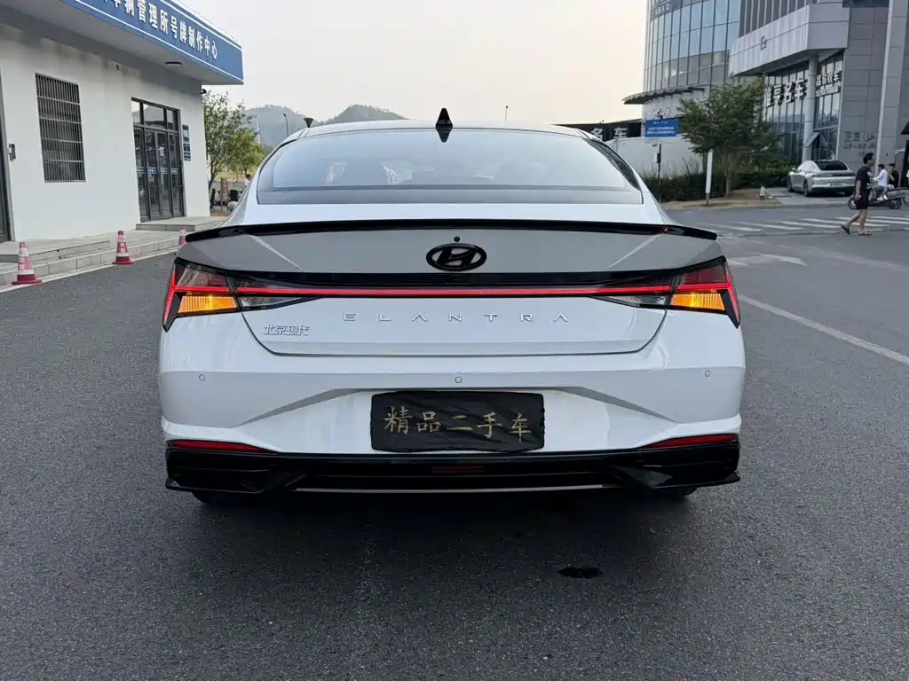 Hyundai Elantra — фото 8