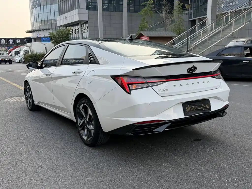 Hyundai Elantra — фото 9