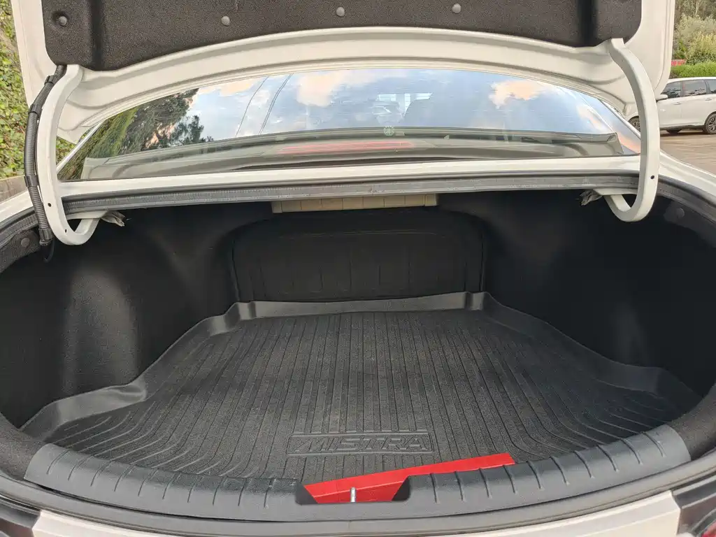 Hyundai Mistra — фото 11