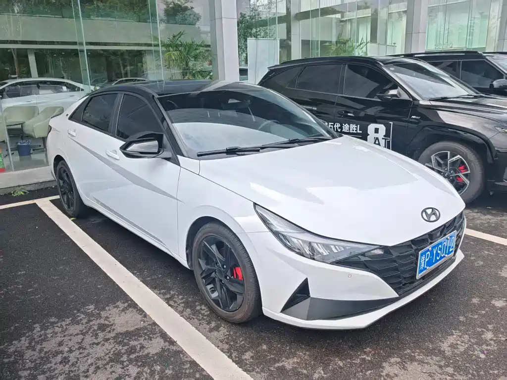 Hyundai Elantra — фото 2