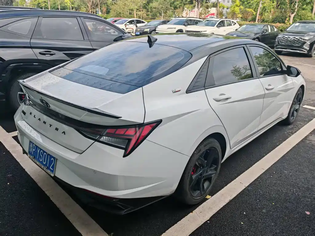 Hyundai Elantra — фото 3