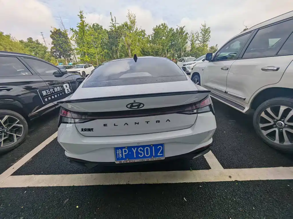 Hyundai Elantra — фото 4