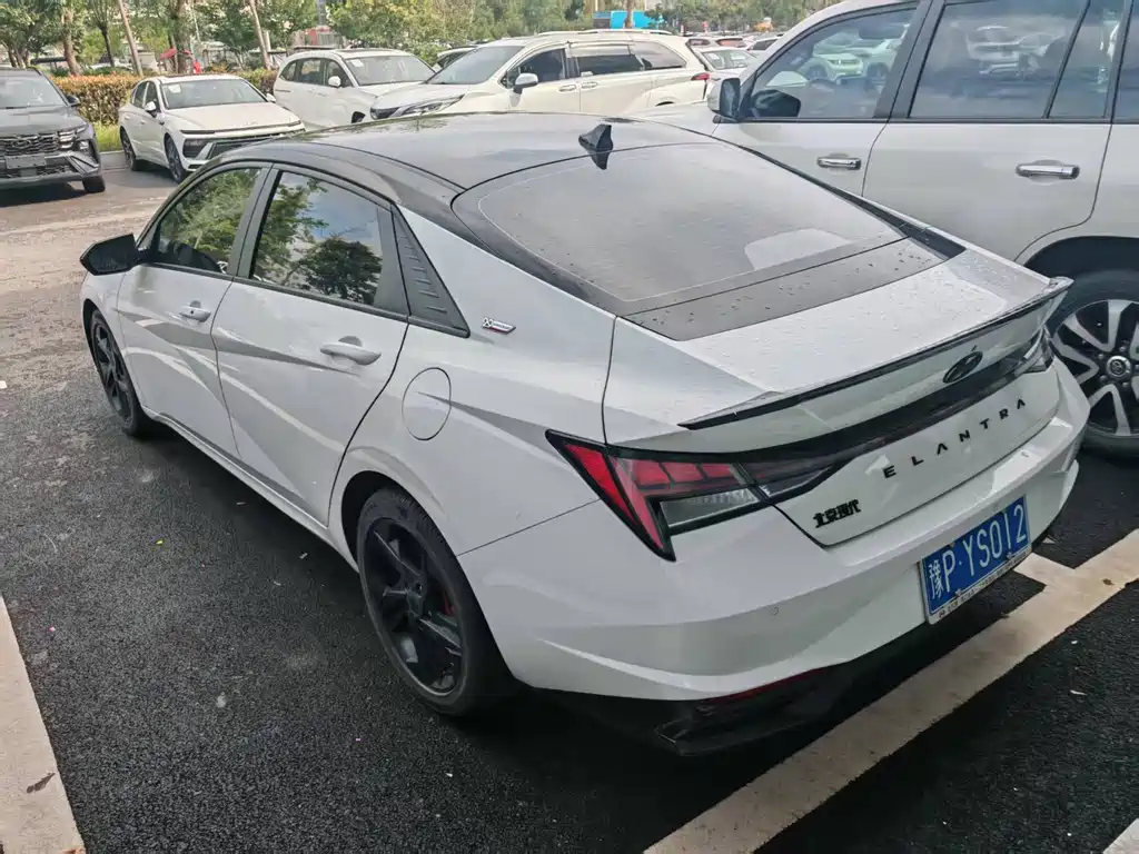 Hyundai Elantra — фото 5