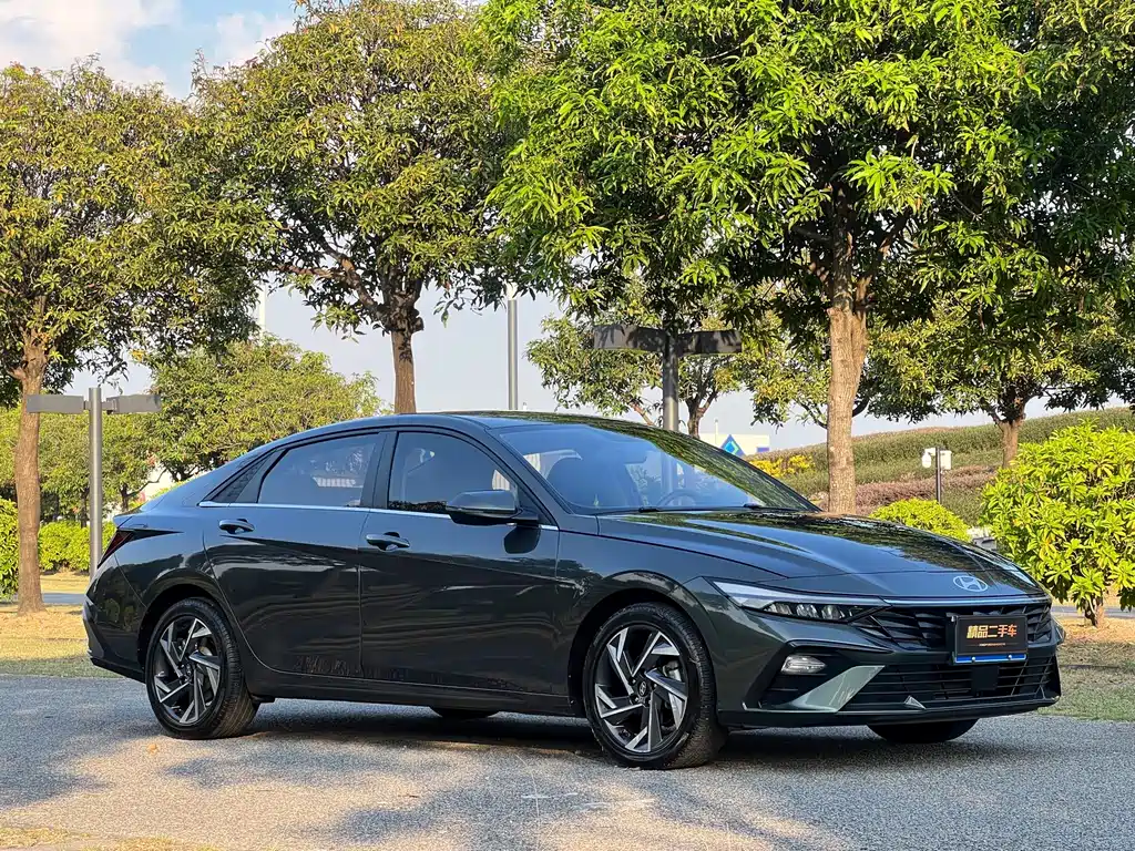 Hyundai Elantra — фото 3