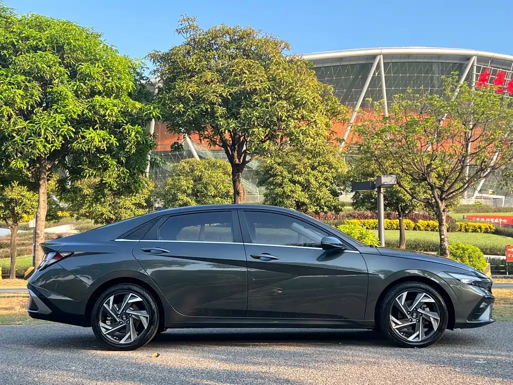 Hyundai Elantra — фото 4
