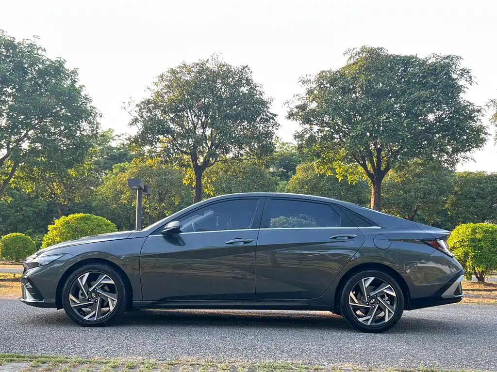 Hyundai Elantra — фото 7