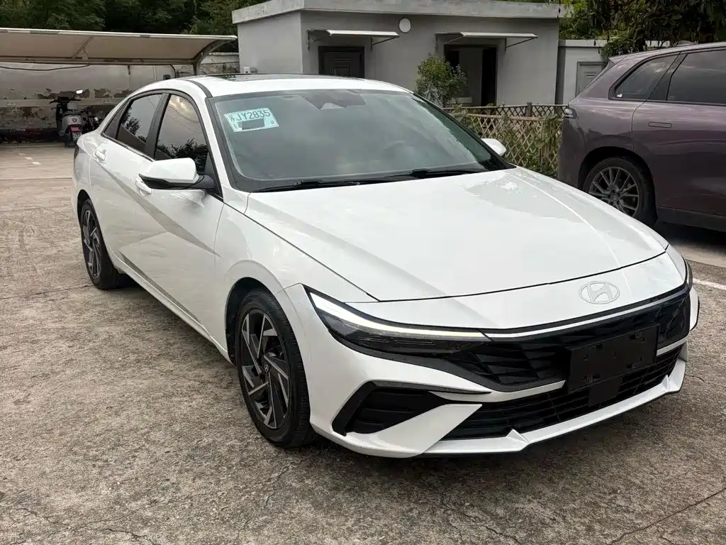 Hyundai Elantra — фото 4